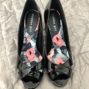 Madden Girl Patent Black Peep Toe Heels EUC